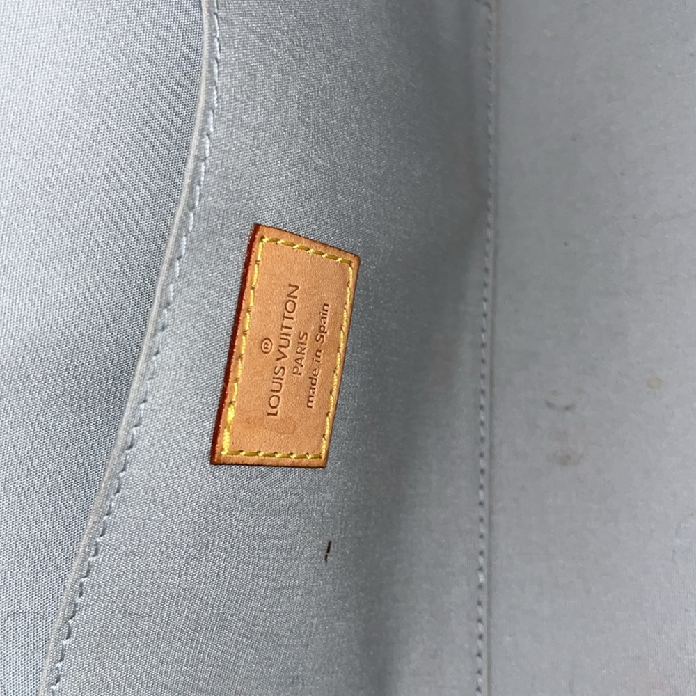 Louis Vuitton - Picture 10 of 15